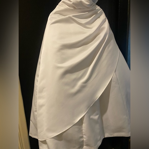 Exquisite white debutante ball gown! Size small and only worn once! - Picture 6 of 9